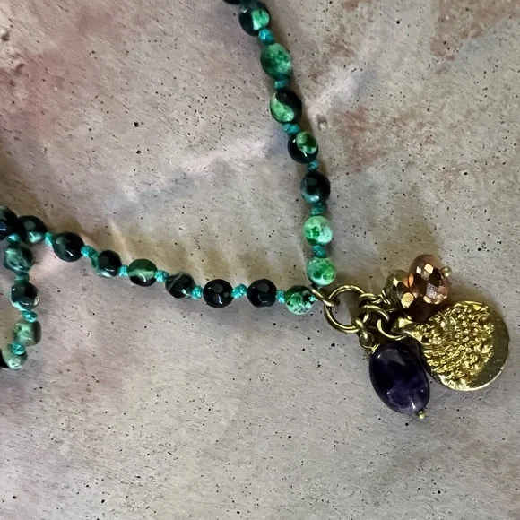 Handmade hand knotted vibrant green agate necklace with charm cluster - Picture 4 of 12